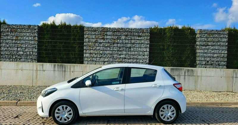 Toyota Yaris cena 32520 przebieg: 164000, rok produkcji 2018 z Radków małe 379